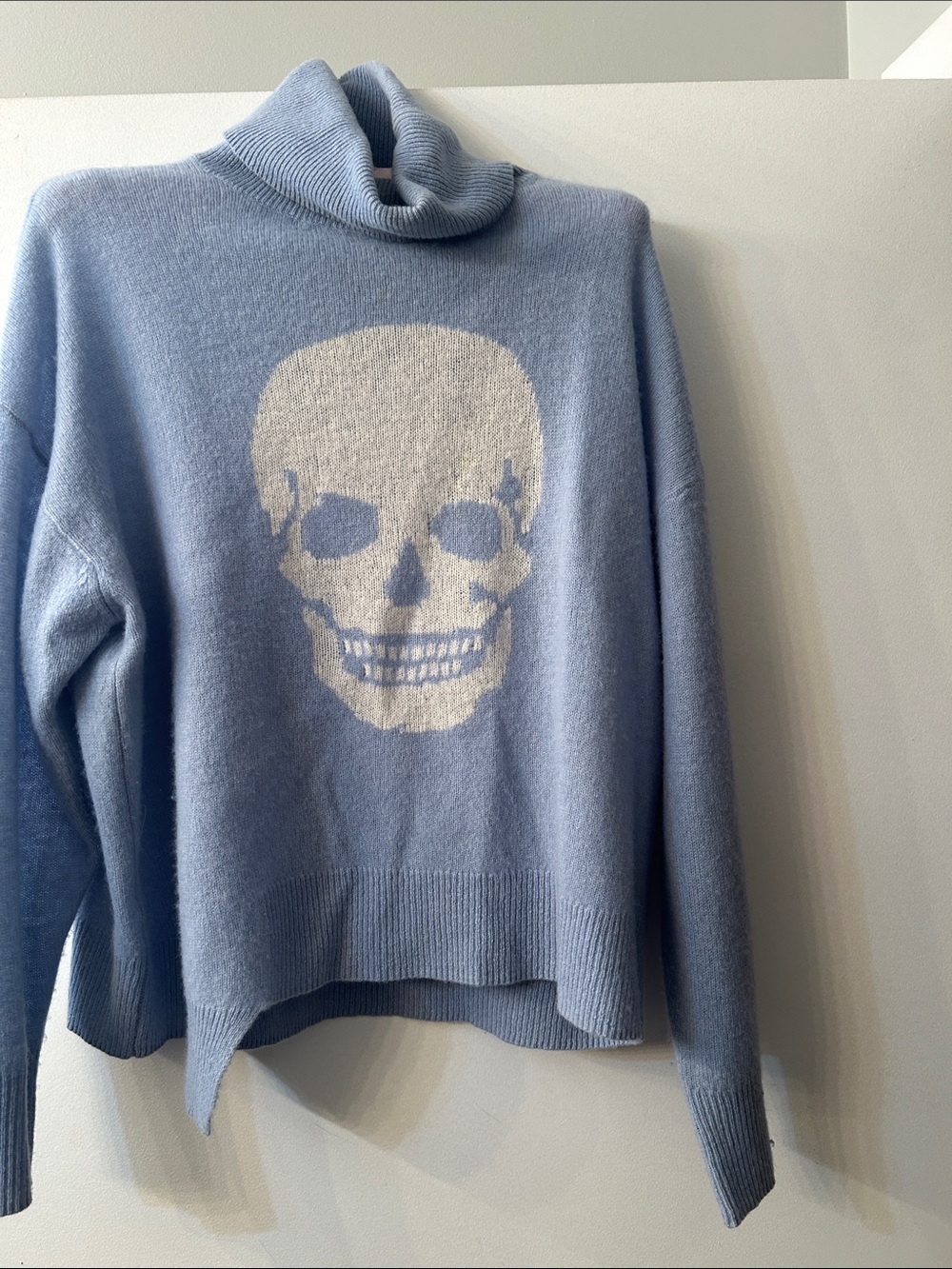 Skull Cashmere Light Blue Turtleneck with Cream Skull Intarsia